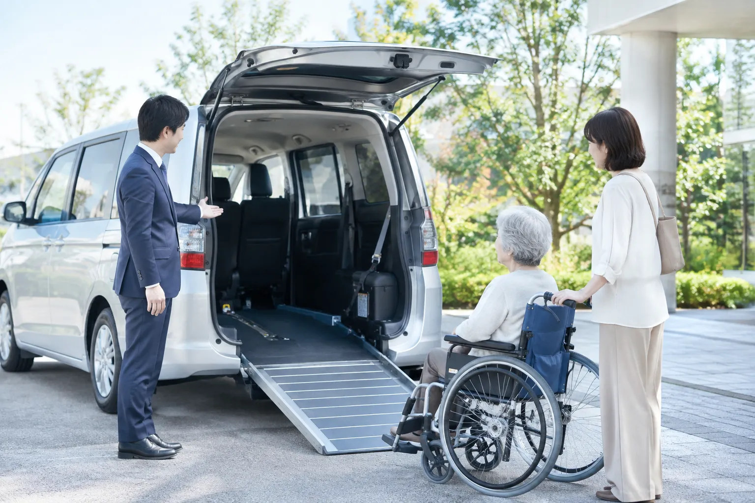 介護タクシー会社の比較・選び方を解説！料金と対応範囲で失敗しない7つの選び方